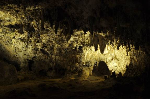 O belíssimo e enorme salão principal da caverna em Carlsbad Caverns National Park, no sul do Novo México, nos Estados Unidos